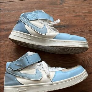 LIGHT BLUE NIKE AIR FORCE 1s MID RISE SIZE 7.5 GOOD SHAPE